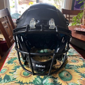 Adult Medium Schutt F7 Helmet (Used)
