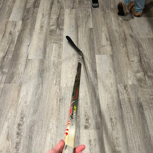 Intermediate Bauer Vapor Hyperlite Left Hand Hockey Stick P92 (Used)