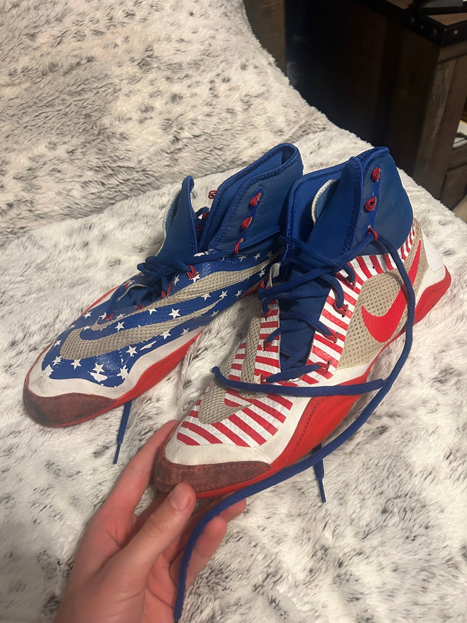 red white and blue nike hypersweeps