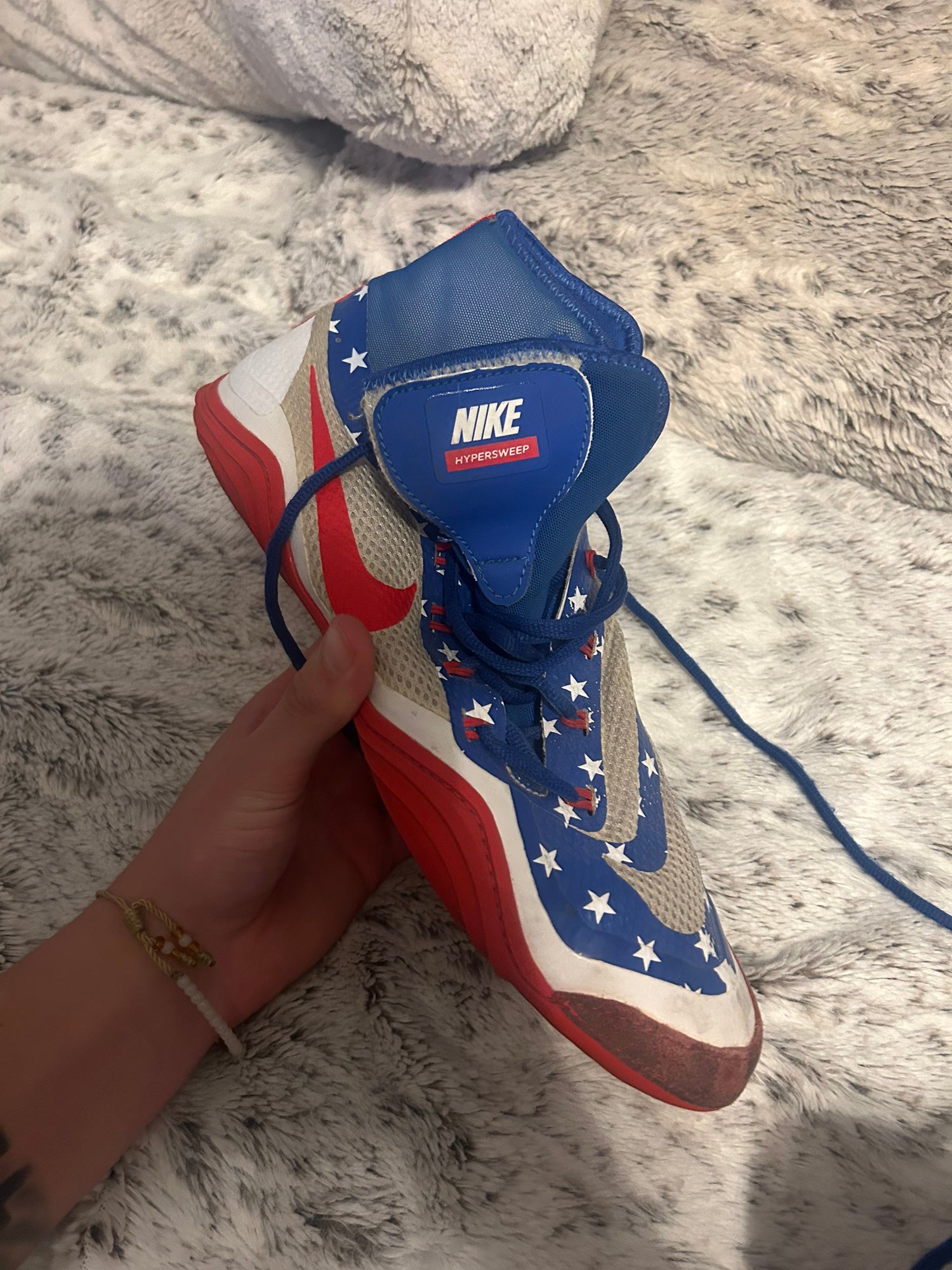 red nike hypersweeps