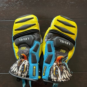 New Level SQ CF Mitten size 8.5
