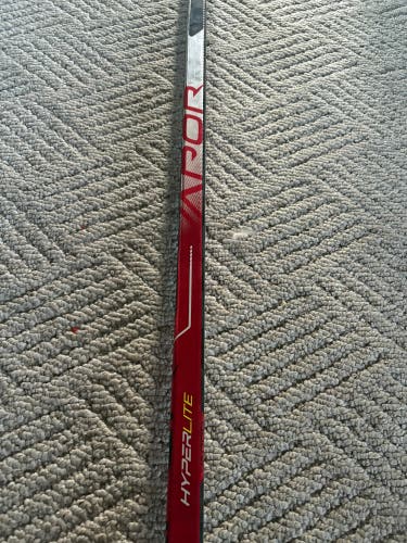 Senior Bauer Vapor Hyperlite Left Hand Hockey Stick P28 Pro Stock (Used)