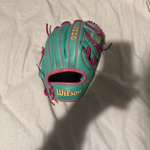 2023 Wilson Right Hand Throw Infield A2000 Baseball Glove 11.5" (New)