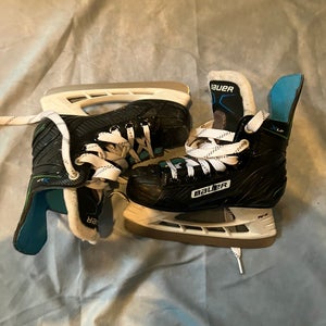 Youth Bauer XLP Hockey Skates Regular Width 11 (Used)