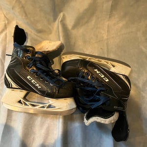 Youth CCM 9040 Hockey Skates Regular Width 13 (Used)