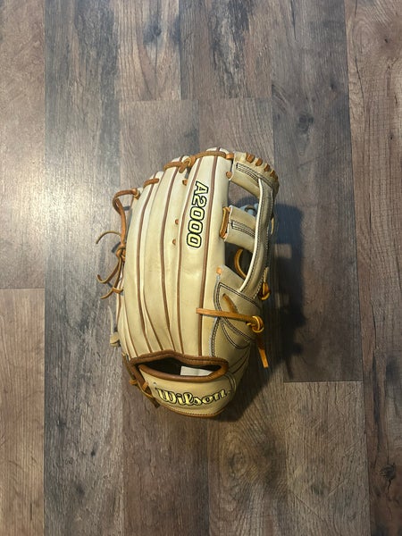 2024 Wilson Right Hand Throw Outfield A2000 Baseball Glove 12.75" (New)