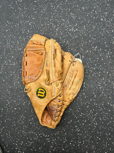 Used Wilson A2005 BB/SB Glove RH Throw Brown 13" 11162-C000427629