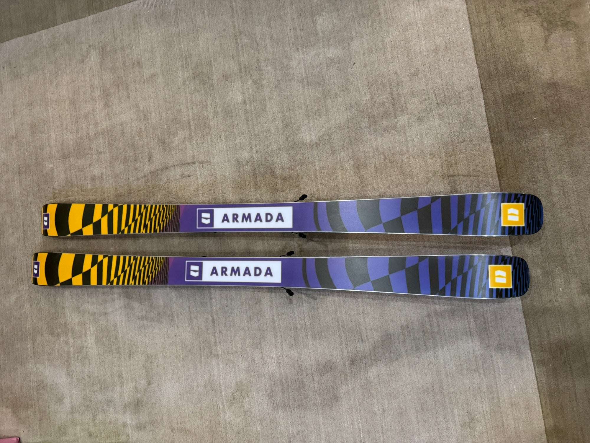 166cm 2024 Armada ARV 88 Freestyle Twin Tip Skis with Strive 12