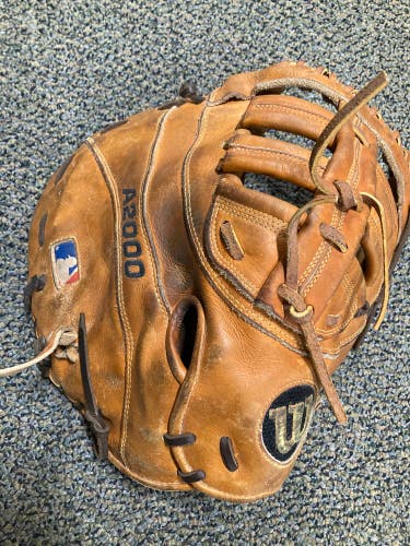 Brown Adult Wilson A2000 Right Hand Throw Catcher's Baseball Glove 34.5" (Used)