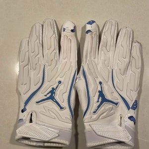 White XL Adult Jordan Gloves (Used)