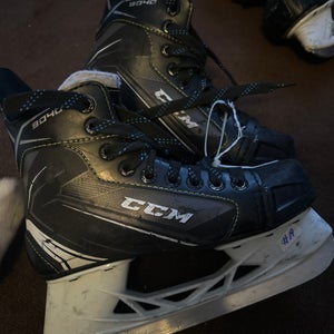 CCM 9040 ice hockey skate