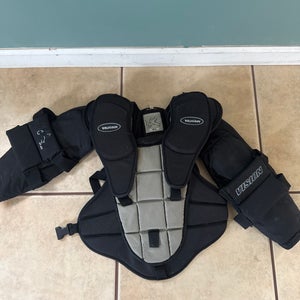 Medium  Vaughn Vision 9400 Goalie Chest Protector (Used)