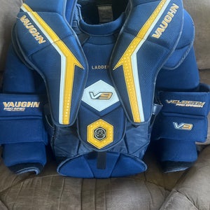 Large/Extra Large  Vaughn V9 Pro Carbon Goalie Chest Protector (Used)