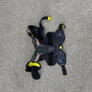 Junior Medium CCM Tacks AS 580 shoulder pads