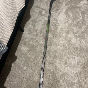 Senior Bauer Vapor Hyperlite 2 Right Handed Hockey Stick P92 (Used)