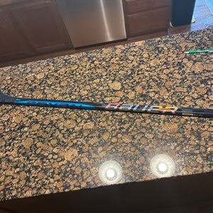 Intermediate Bauer Nexus Sync Right Handed Hockey Stick P28 (Used)