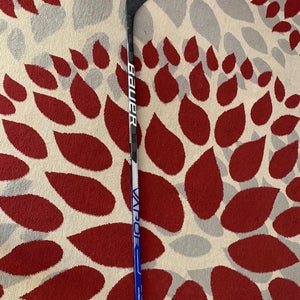 Used Senior Bauer Right Handed P92M 70 flex Pro Stock Vapor Hyperlite Hockey Stick