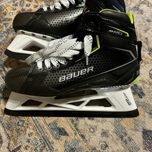 Bauer Pro Hockey Goalie Skates Regular Width 8.5 (New)