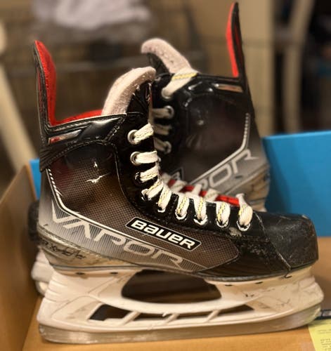 Bauer Vapor X3.7 Hockey Skates Regular Width Size 4 (Used)