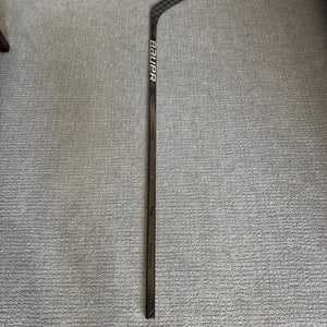 Senior Bauer Vapor Hyperlite 2 Right Handed Hockey Stick P28 (Used)