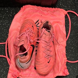 Used Nike Soccer Cleats Pink Senior 5.5 11849-S000027397