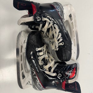 Bauer Vapor Hockey Skates Size 5 (Used)