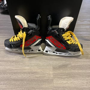 CCM Regular Width   6 (Used) JetSpeed FT670 Hockey Skates