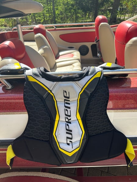 Senior Medium Bauer Supreme 1S Shoulder Pads (Used)
