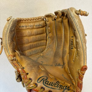 Right Hand Throw Rawlings RBG4 Baseball Glove (Used)
