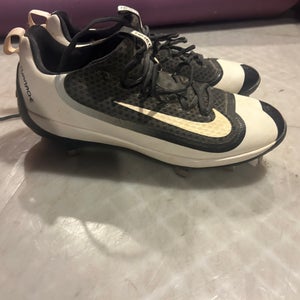 Black Men's Size M 11.0 (W 12.0) Adult Nike Low Top (Used)