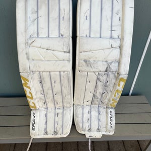 Ccm eflex5 senior goalie pads