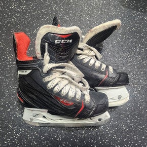 Used CCM RBZ 80 Junior Hockey Skate Junior 02.5 11849-S000026776