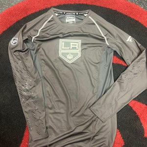 NHL LA Kings  Pro Stock Hockey Long Sleeve Compression Shirt W Grips Sr. Medium