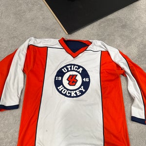 UTICA UNIVERSITY White Adult Unisex Medium/Large  Jersey (Used)