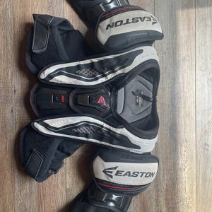 Senior Medium Easton SYNERGY 100 Shoulder Pads (Used)