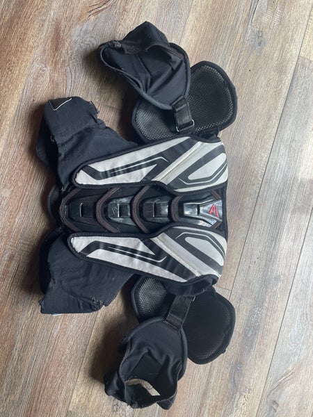 Senior Medium Easton SYNERGY 100 Shoulder Pads (Used)