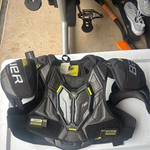 Intermediate Medium Bauer Supreme Mach Shoulder Pads (Used)