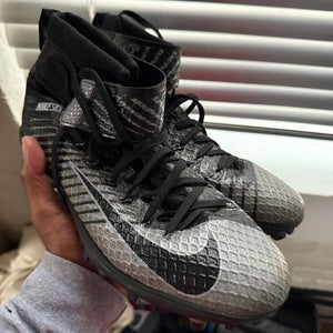 Men's  Size M 10.5 (W 11.5) Nike Mid Top Lunarbeast Molded Cleats (Used)
