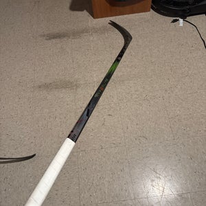 Senior Bauer Vapor Hyperlite 2 Right Handed Hockey Stick P92 (Used)