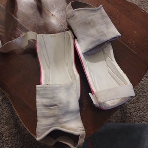 Unisex Medium Adidas Shin Guards (Used)