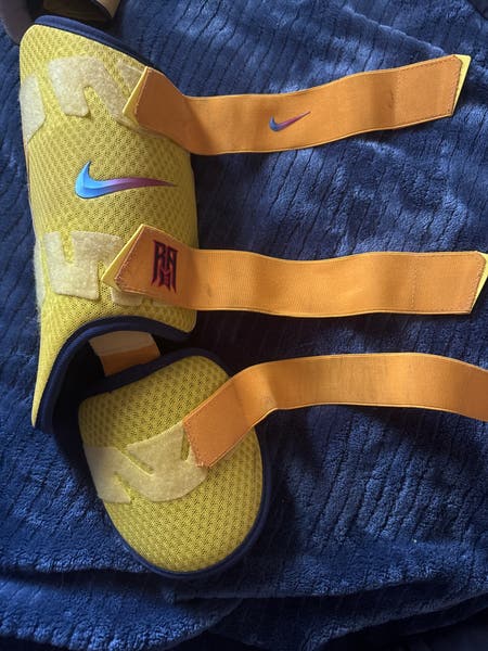 Batters Leg Guard Acuna Jr (righty hitter) | SidelineSwap
