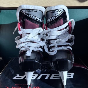 Bauer Vapor X2.7 Hockey Goalie Skates Regular Width Size 1 (New)