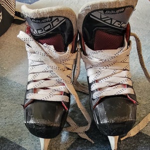 Bauer Vapor X2.7 Hockey Goalie Skates Regular Width Size 2.5 (Used)