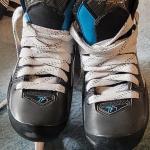 True TF7 Hockey Goalie Skates Regular Width 6.5 (Used)