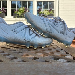 White Men's Size M 7.0 New Balance Freeze Cleats (Lightly Used)