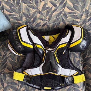 Junior Bauer Supreme 2S Shoulder Pads