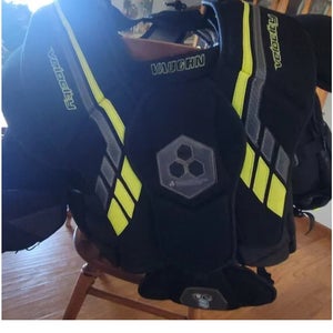 XXL Vaughn VE8 Pro Carbon Goalie Chest Protector (Used)