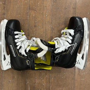 Intermediate Bauer Supreme S29 Hockey Skates Extra Wide Width Size 4 (Used)