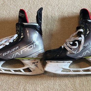 Hyperlite hockey skates