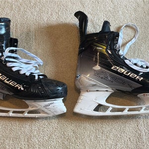 Bauer Vapor Hyperlite 2 Hockey Skates Regular Width Pro Stock 11.5 (Used)
